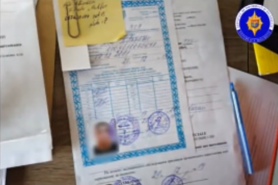 8 persoane, reținute într-un dosar cu permise de conducere cumpărate. De schemă au profitat copii de deputați și foști miniștri